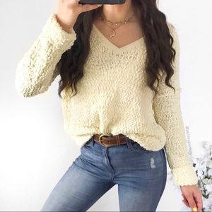 ❤️SALE❤️ vintage cloud cream v neck sweater